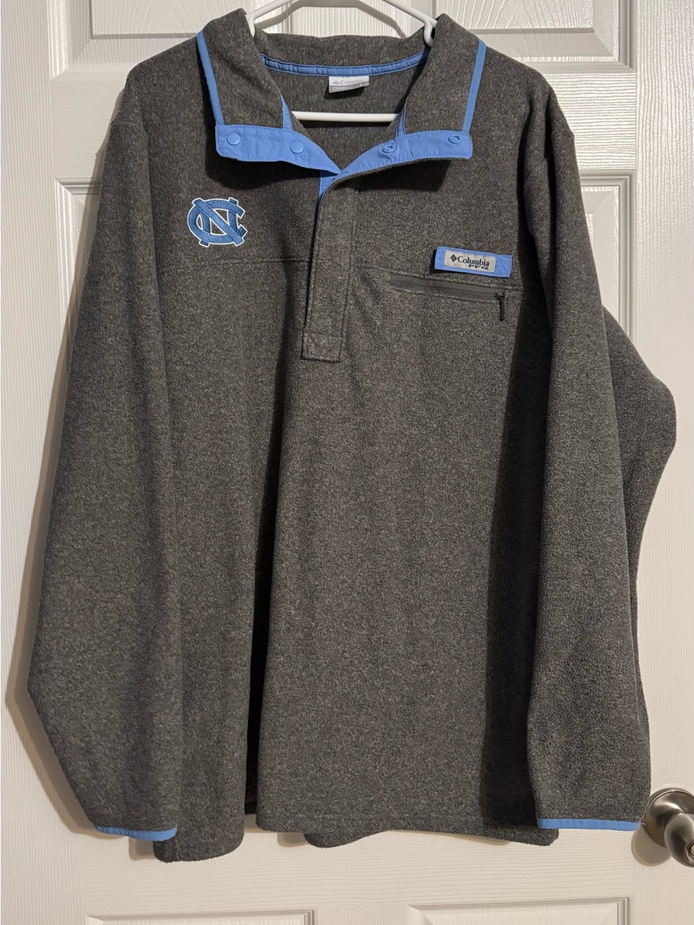 Columbia North Carolina Gray Fleece Pullover with Light Blue Trim